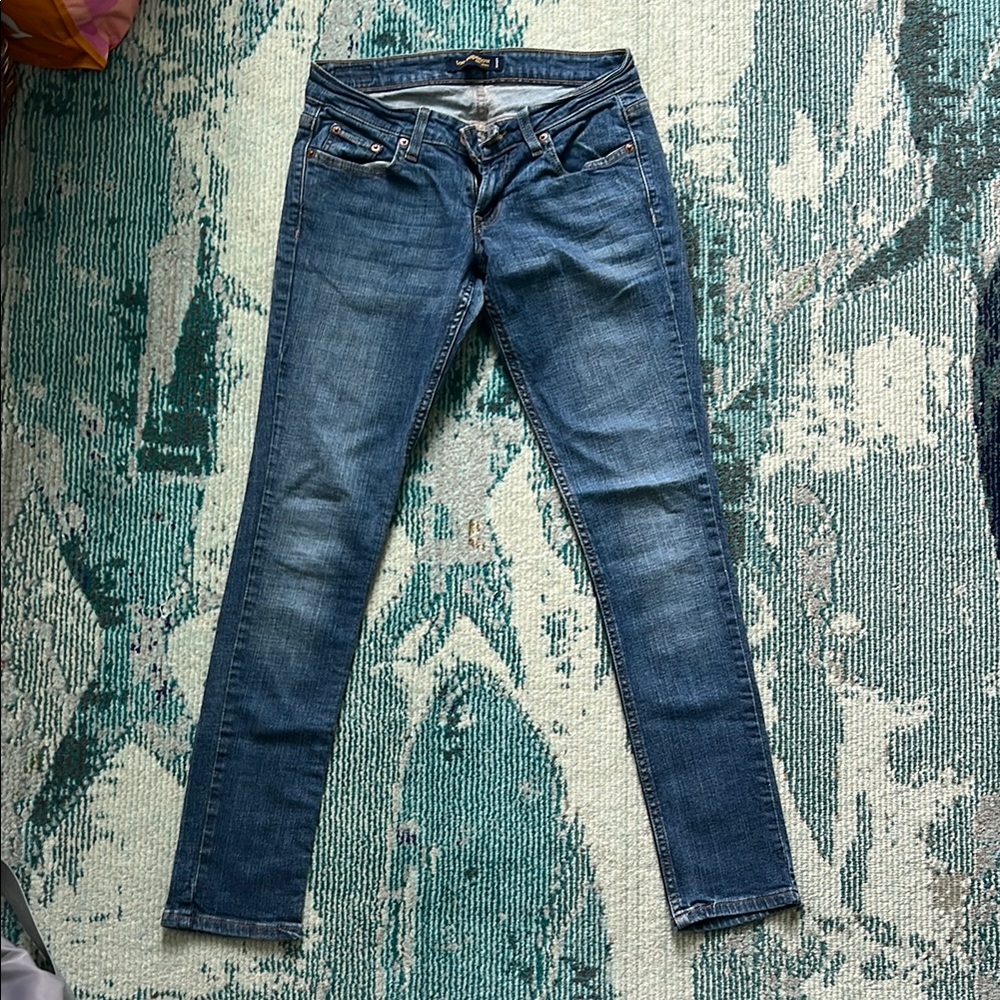 Levi’s “Too Superlow” 524 skinny blue jeans